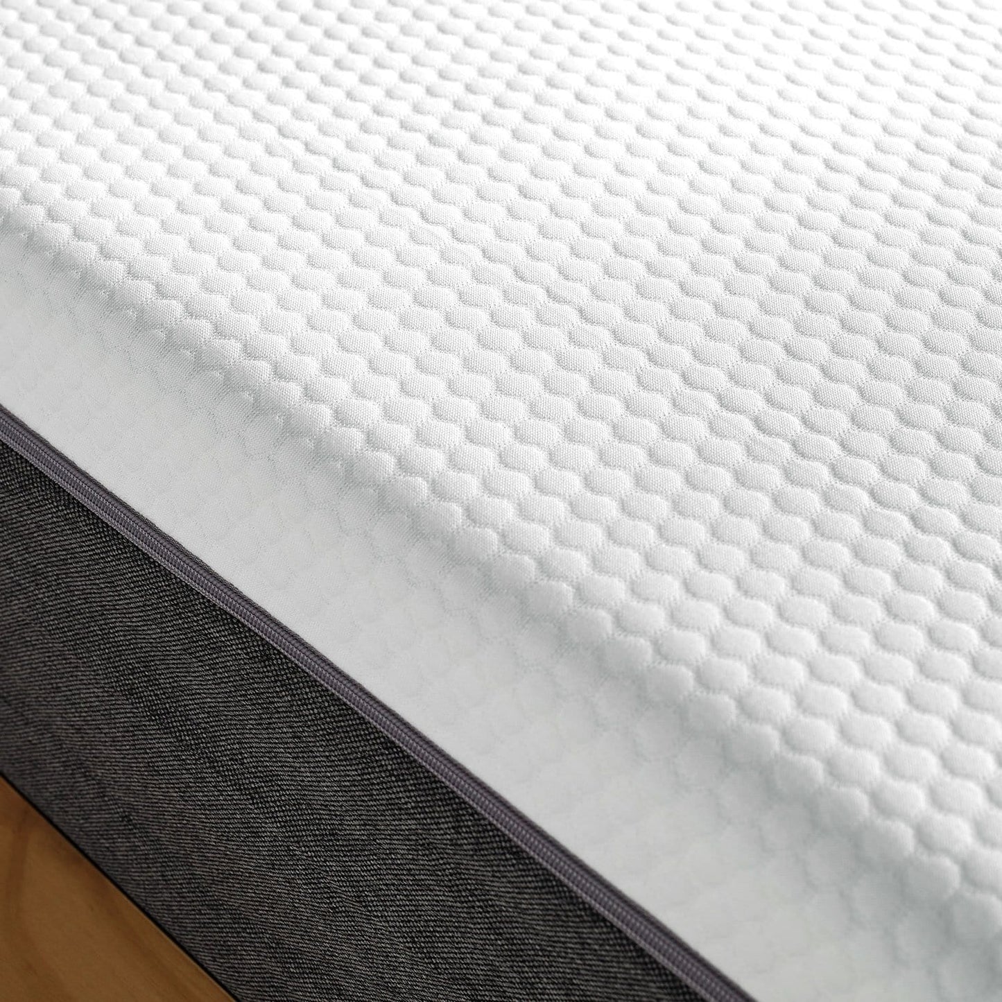 close up of the OTTY Aura 1000 pocket spring mattress. 